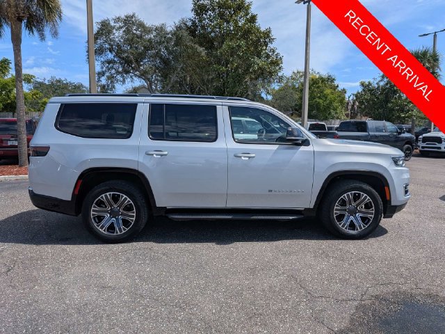 Used 2024 Jeep Wagoneer 4WD w/ Premium Group I image 2