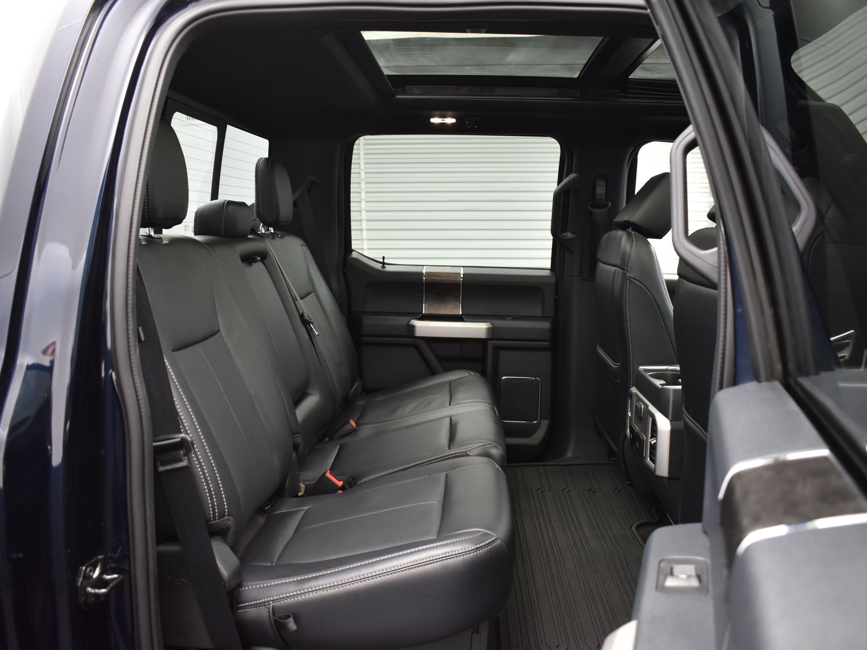 Used 2022 Ford F250 Lariat w/ Black Appearance Package image 11