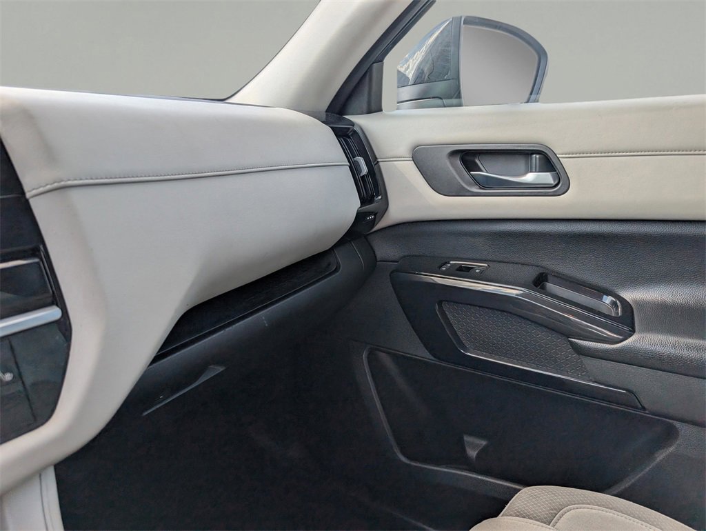 Used 2022 Nissan Pathfinder SV image 30