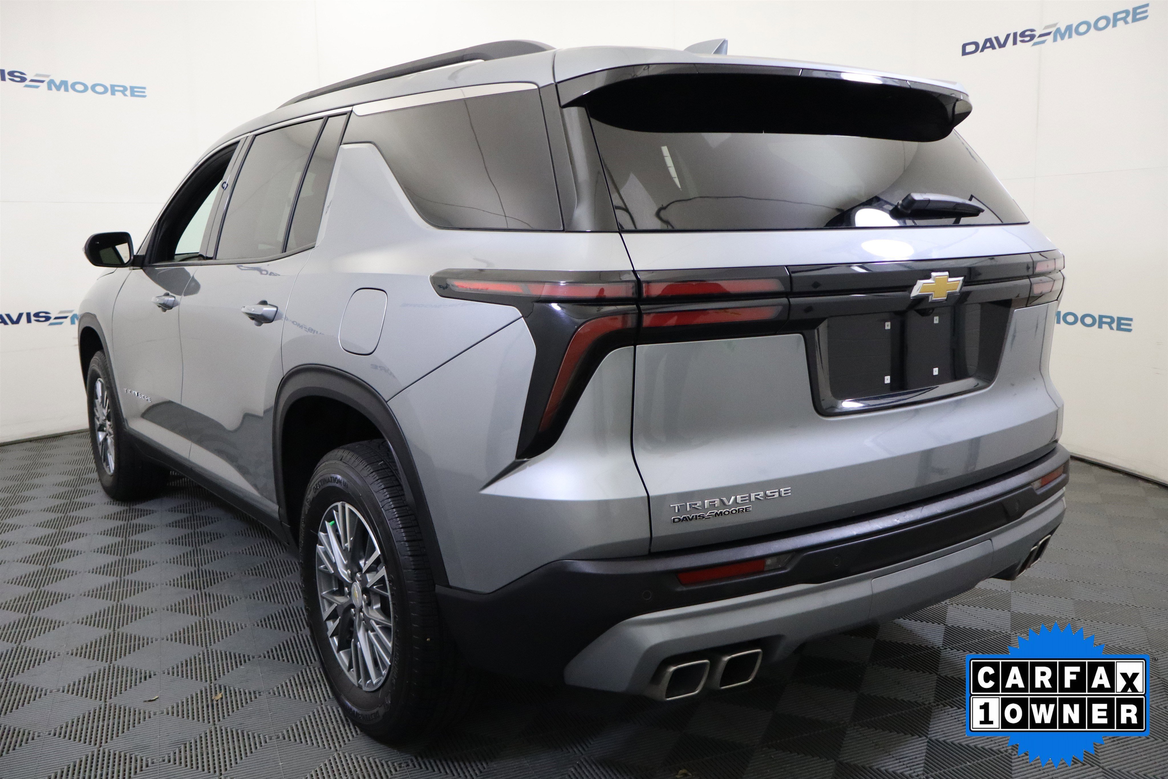 Used 2025 Chevrolet Traverse LT image 9
