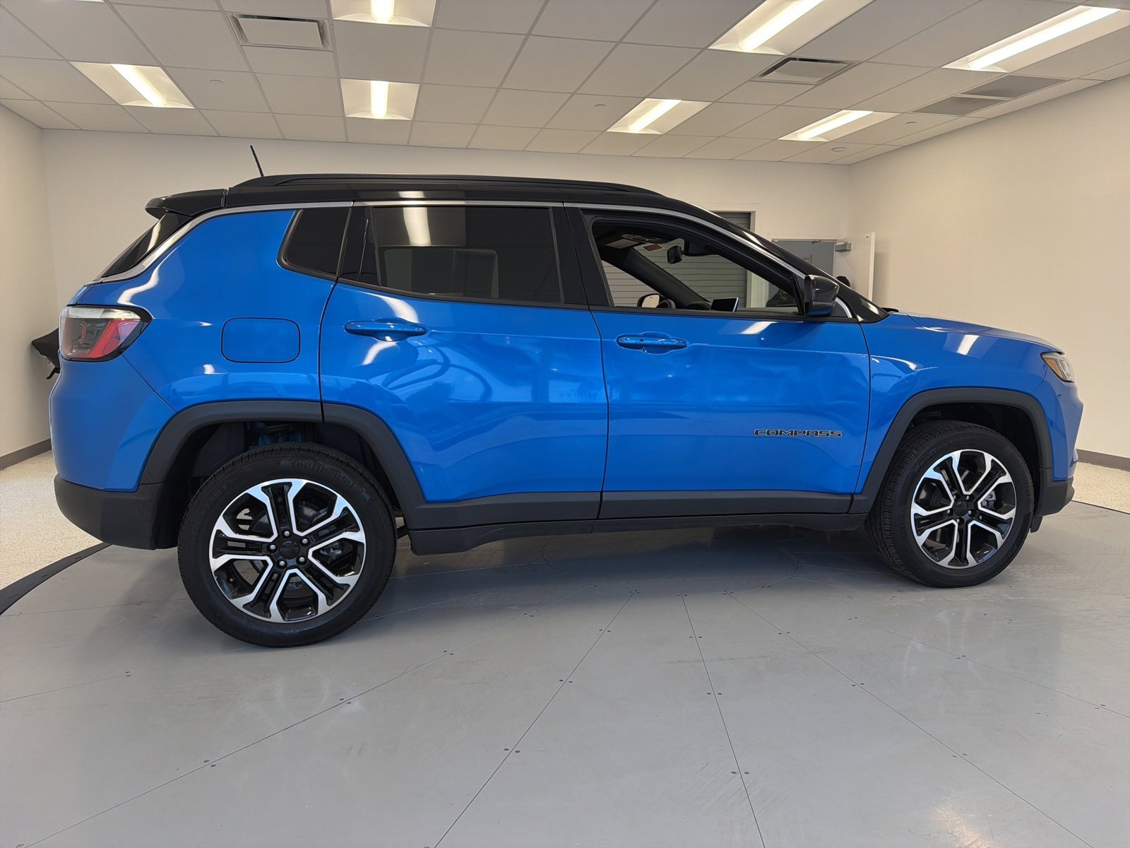 Used 2024 Jeep Compass Limited image 7