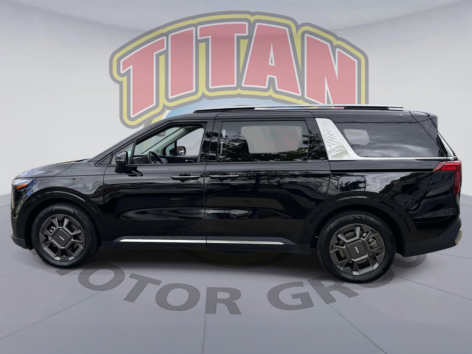 Used 2025 Kia Carnival SX FWD image 2