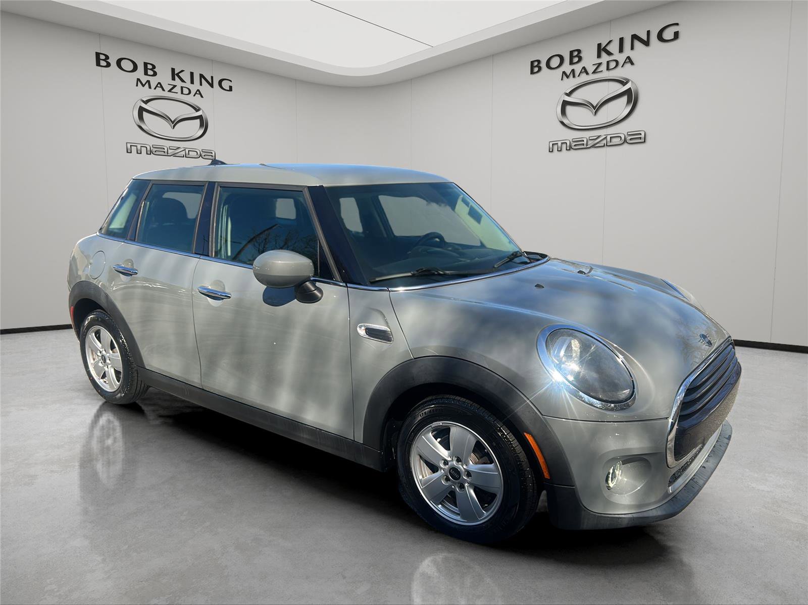 Used 2021 MINI Cooper 4-Door Hardtop image 7