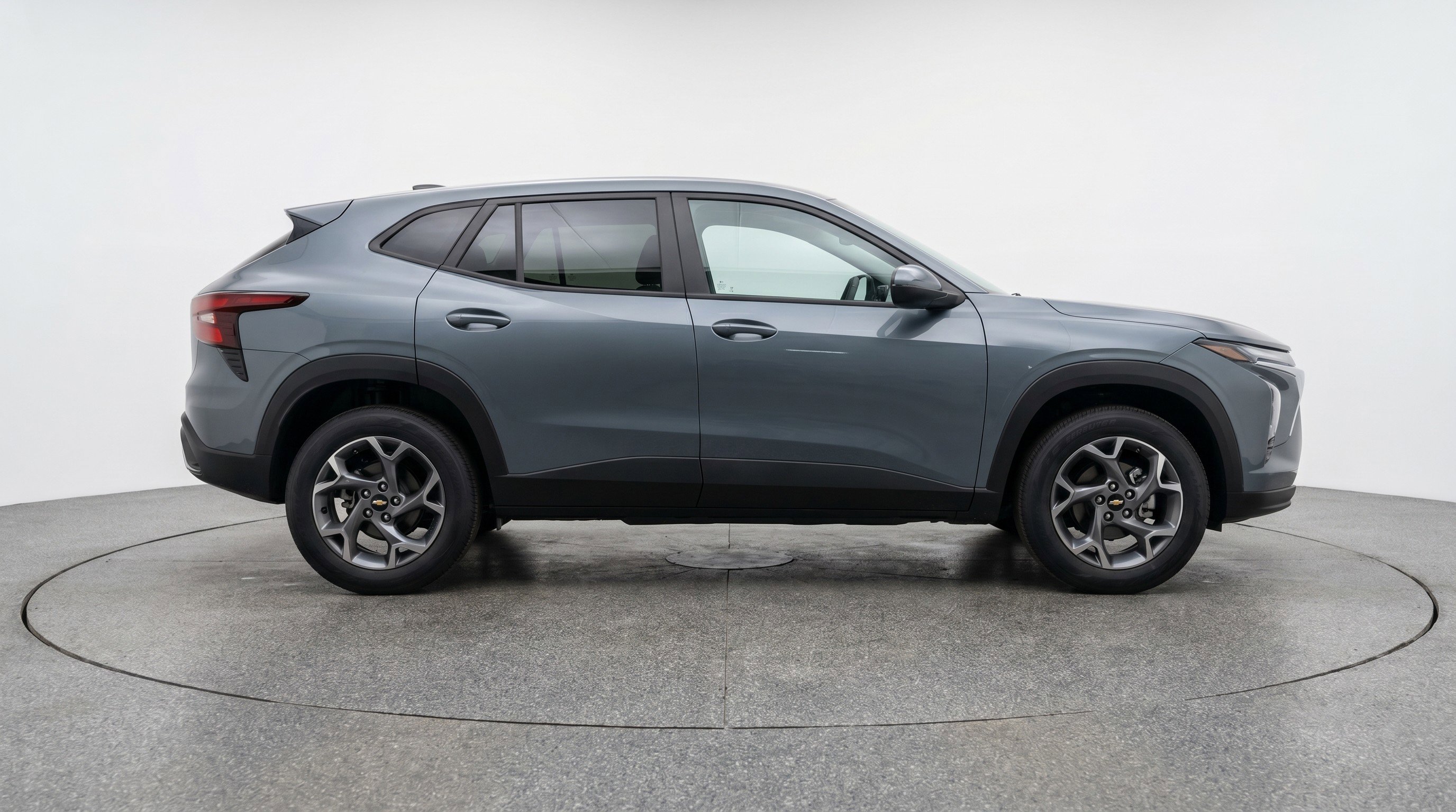 Used 2025 Chevrolet Trax LT FWD image 11