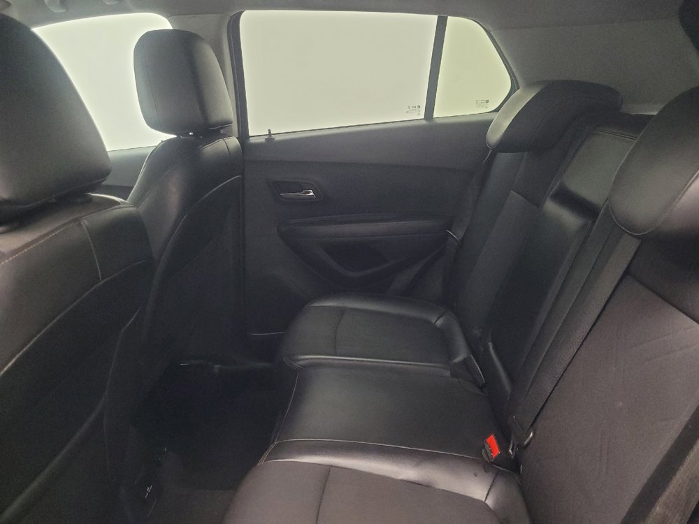 Used 2020 Chevrolet Trax LT w/ LT Convenience Package image 18