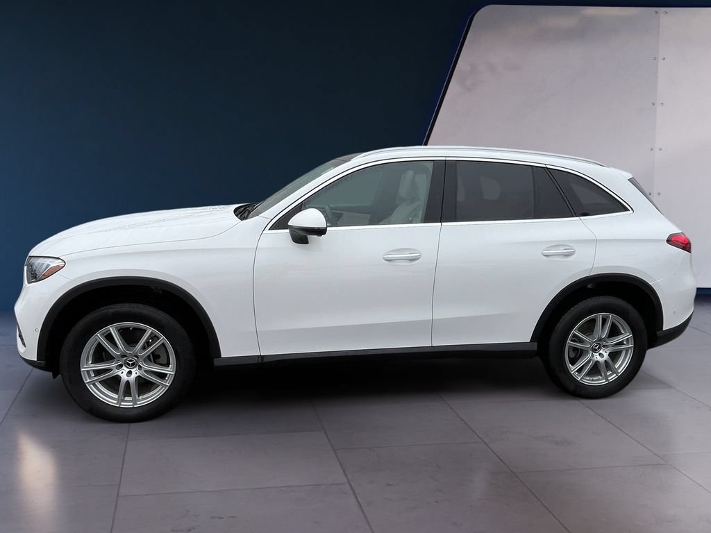 Used 2023 Mercedes-Benz GLC 300 4MATIC image 2
