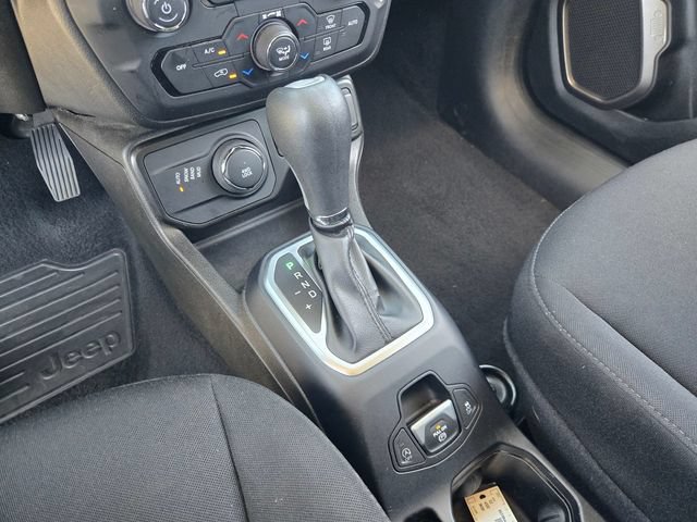 Used 2023 Jeep Renegade Latitude AWD/4WD image 18