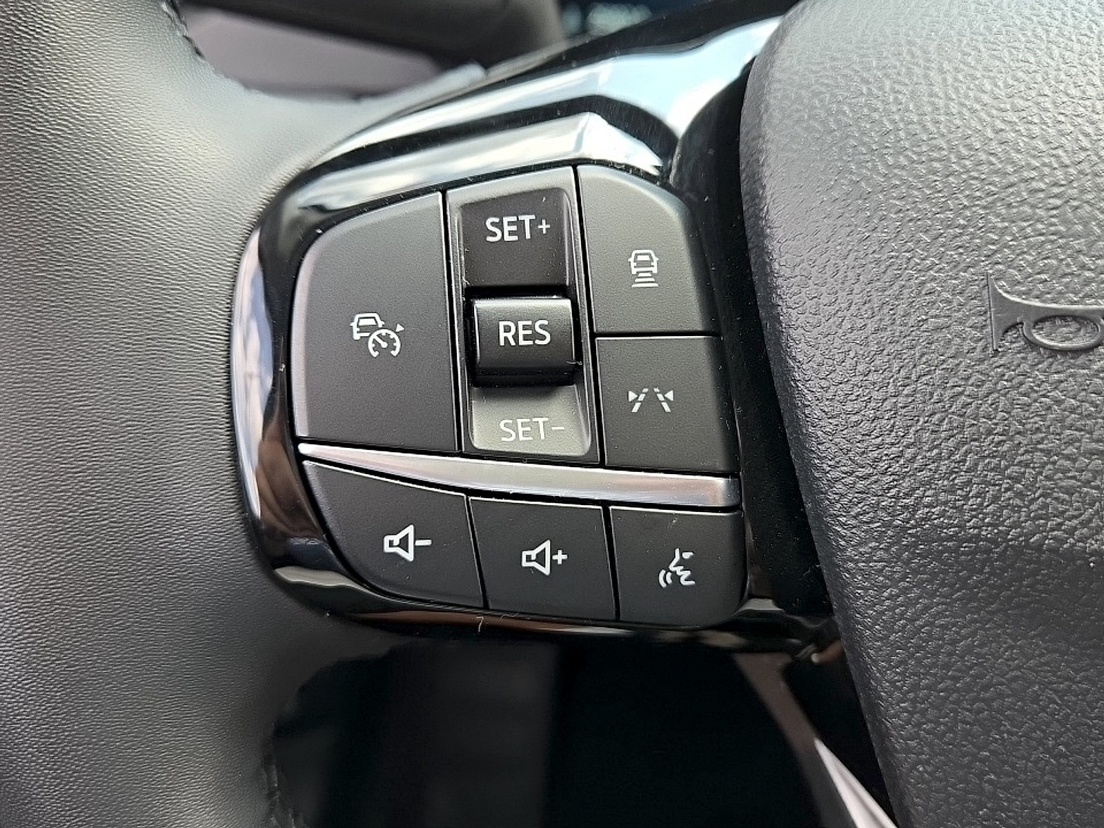 Used 2023 Ford Escape Platinum AWD/4WD image 13