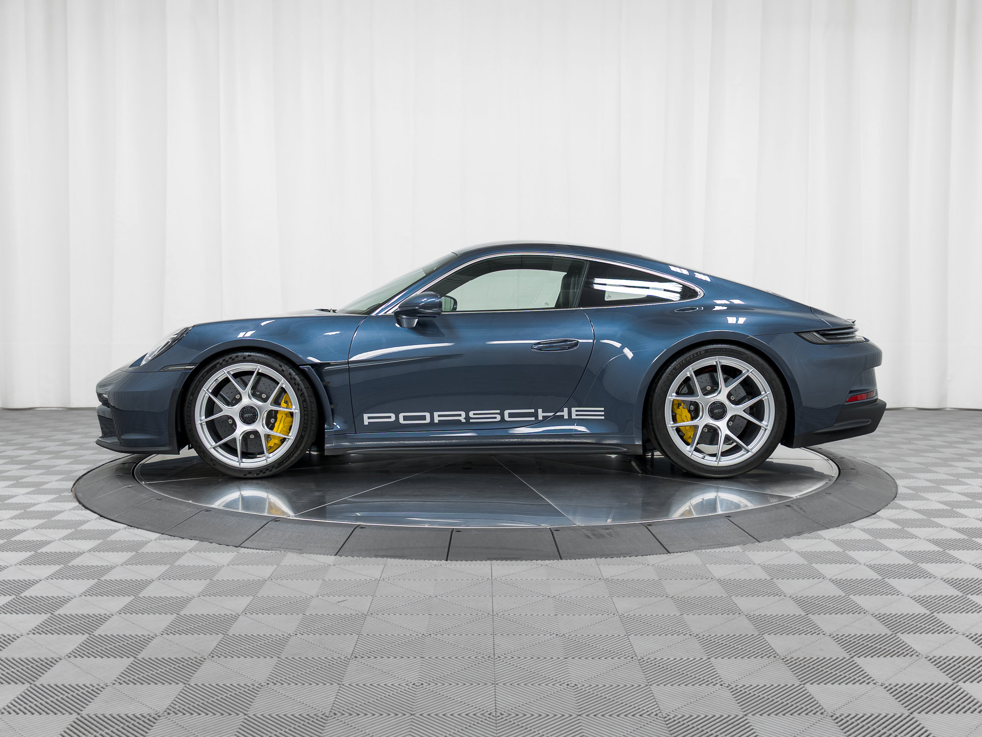 Used 2024 Porsche 911 GT3 RS RWD image 2