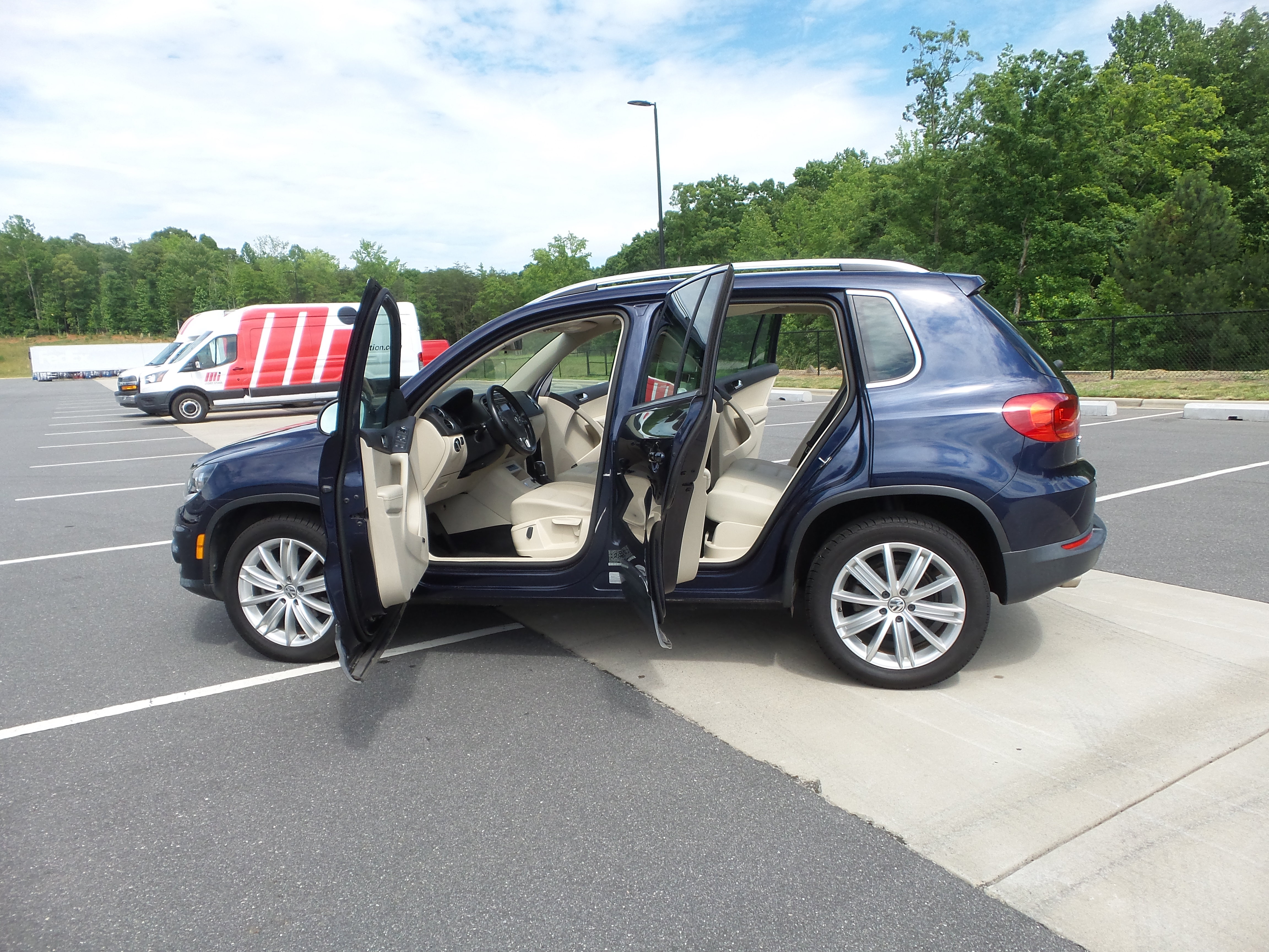 Used 2015 Volkswagen Tiguan SEL FWD image 55