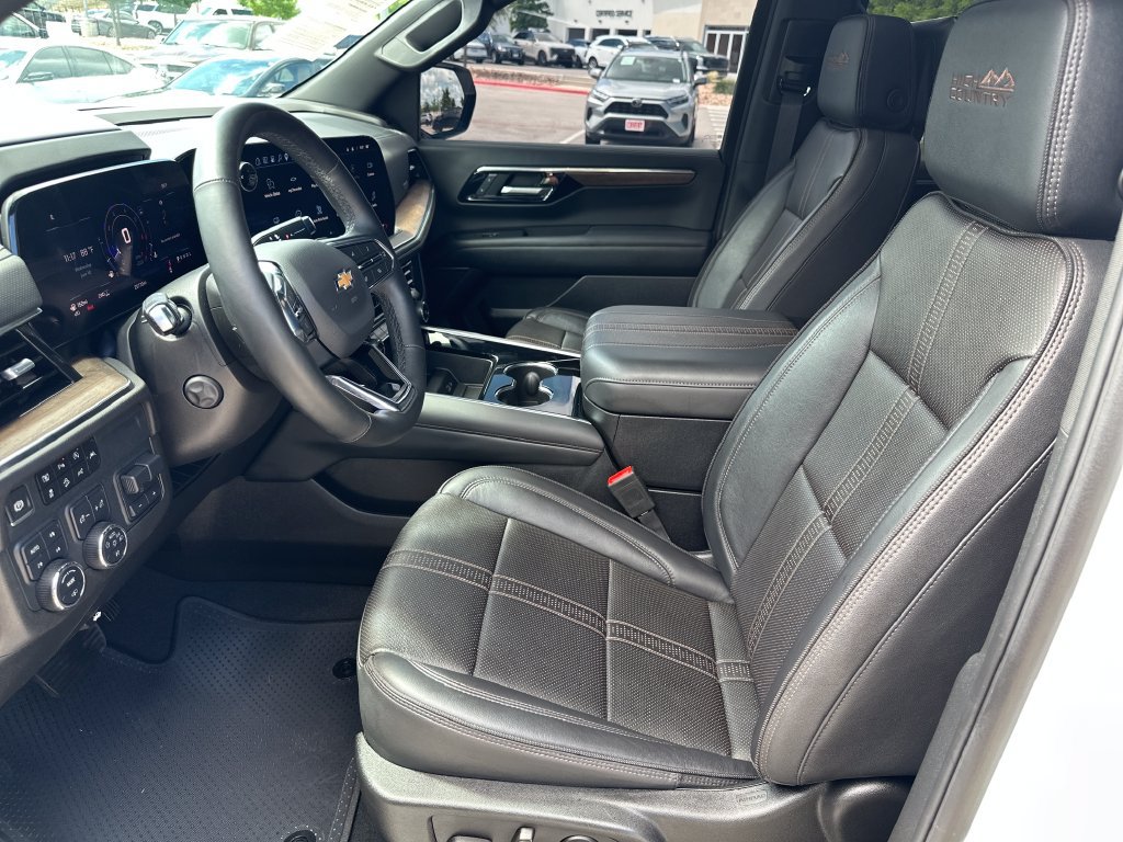 Used 2025 Chevrolet Tahoe High Country AWD/4WD image 17