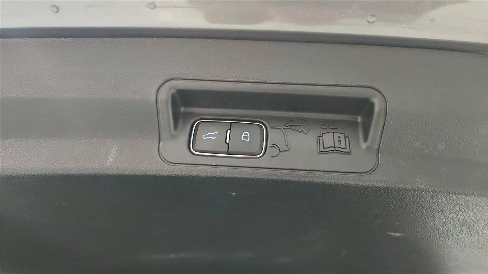 Used 2023 Ford Explorer XLT w/ Equipment Group 202A image 23