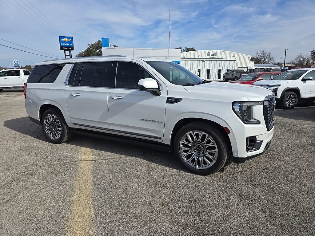 Used 2023 GMC Yukon XL Denali Ultimate w/ LPO, Floor Liner Package image 4