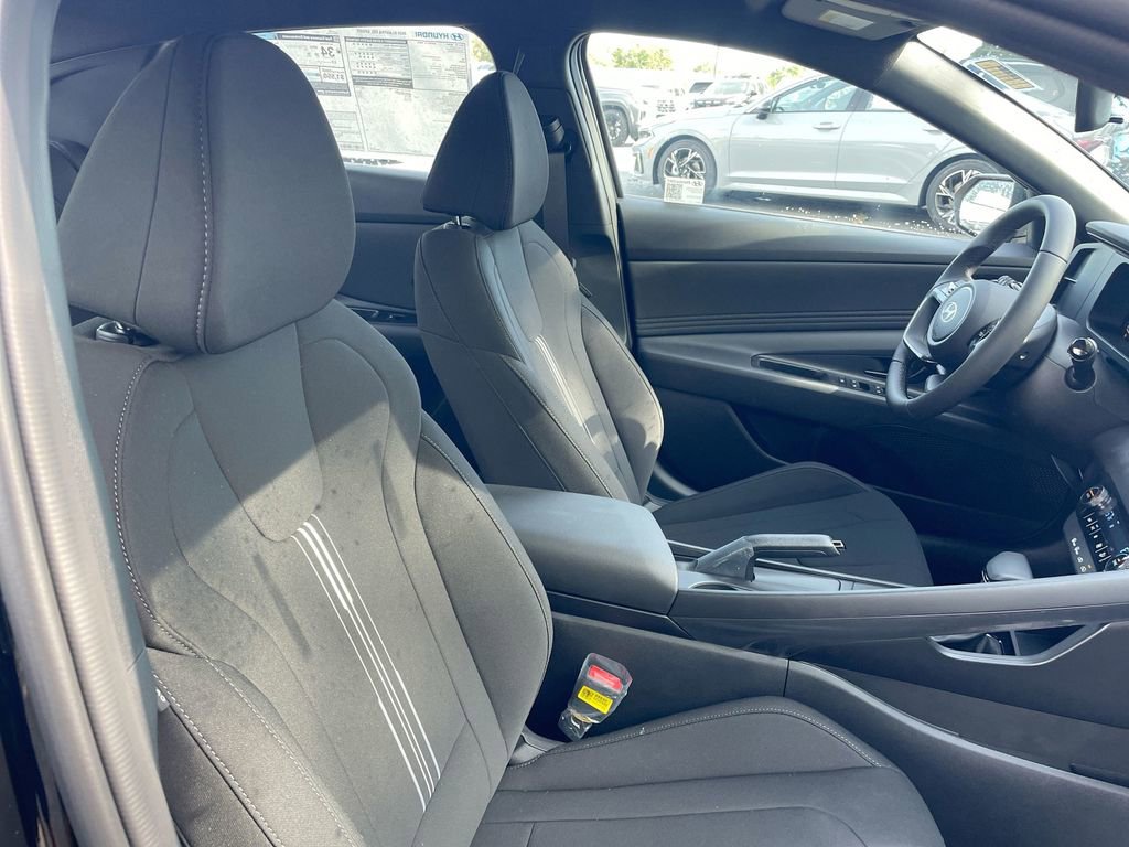 Used 2025 Hyundai Elantra Sport image 49