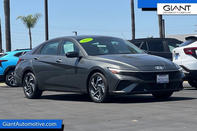 Used 2025 Hyundai Elantra SEL FWD image 1