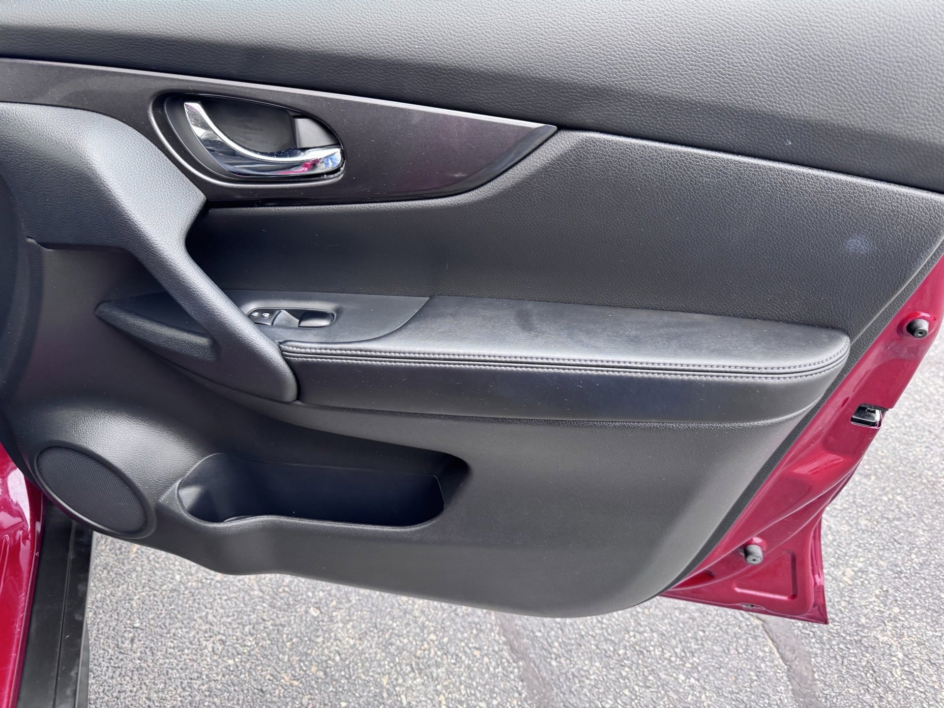 Used 2020 Nissan Rogue SV image 14