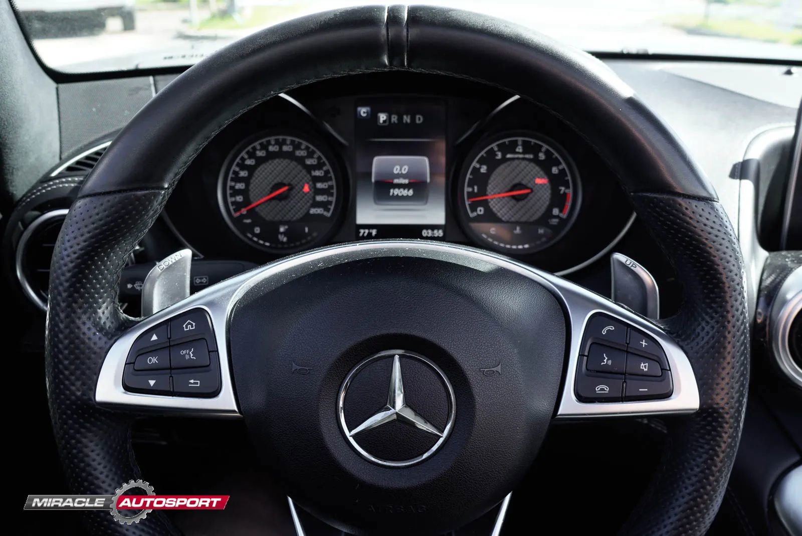 Used 2018 Mercedes-Benz AMG GT Roadster w/ Exclusive Interior Package image 32