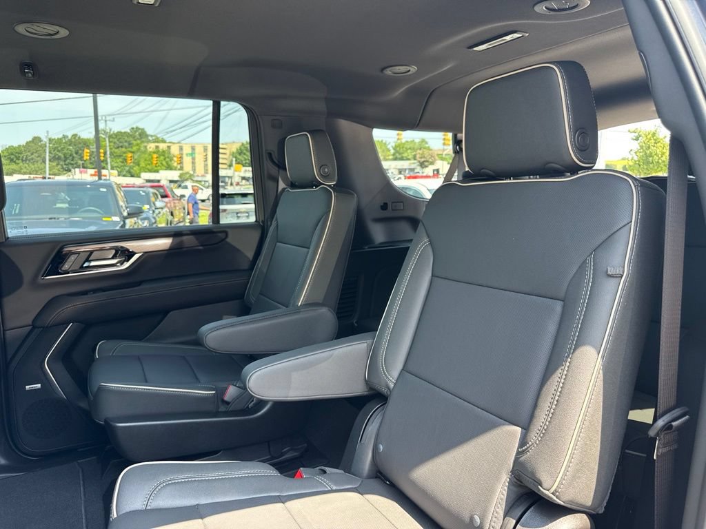 New 2026 GMC Yukon XL Elevation w/ LPO, Elevation Black Package RWD image 31