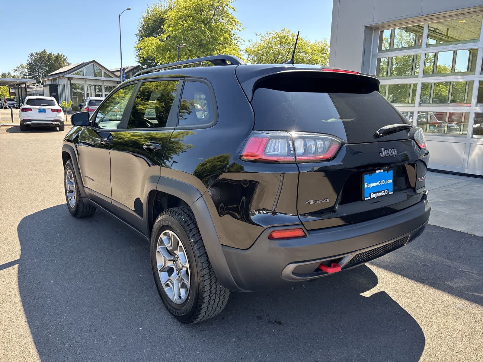 Used 2022 Jeep Cherokee Trailhawk AWD/4WD image 3
