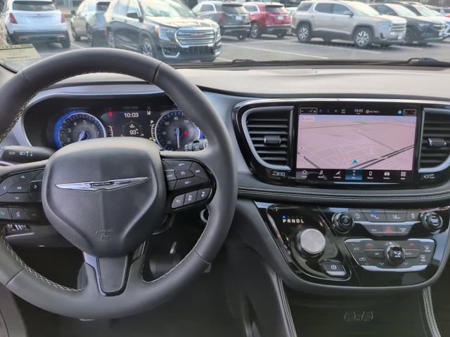 Used 2025 Chrysler Pacifica Limited FWD image 27