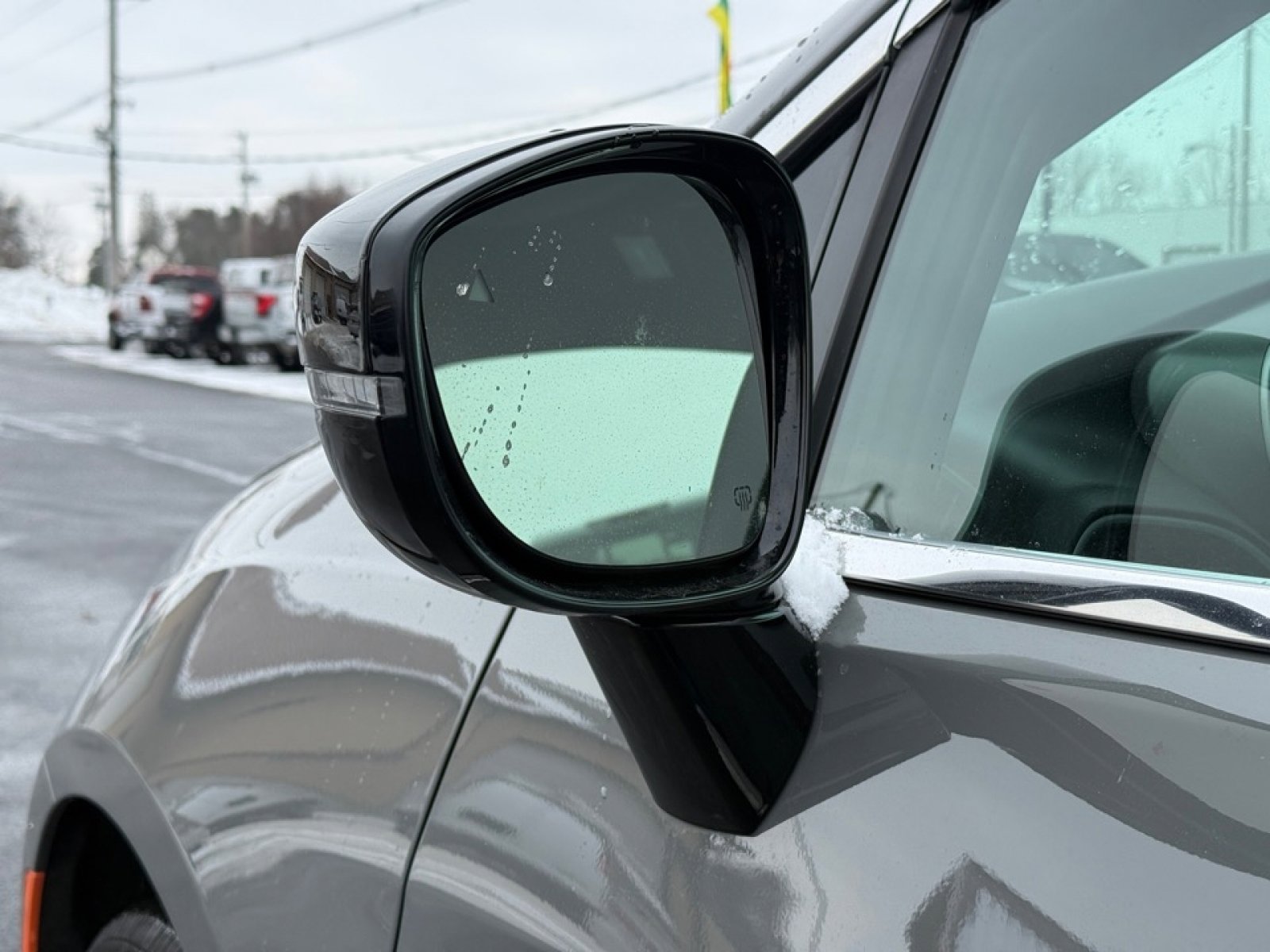 Used 2025 Chrysler Pacifica Select image 39