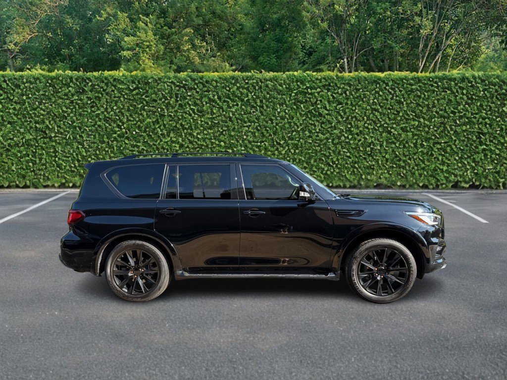 Used 2022 INFINITI QX80 Luxe w/ All-Season Package AWD/4WD image 2