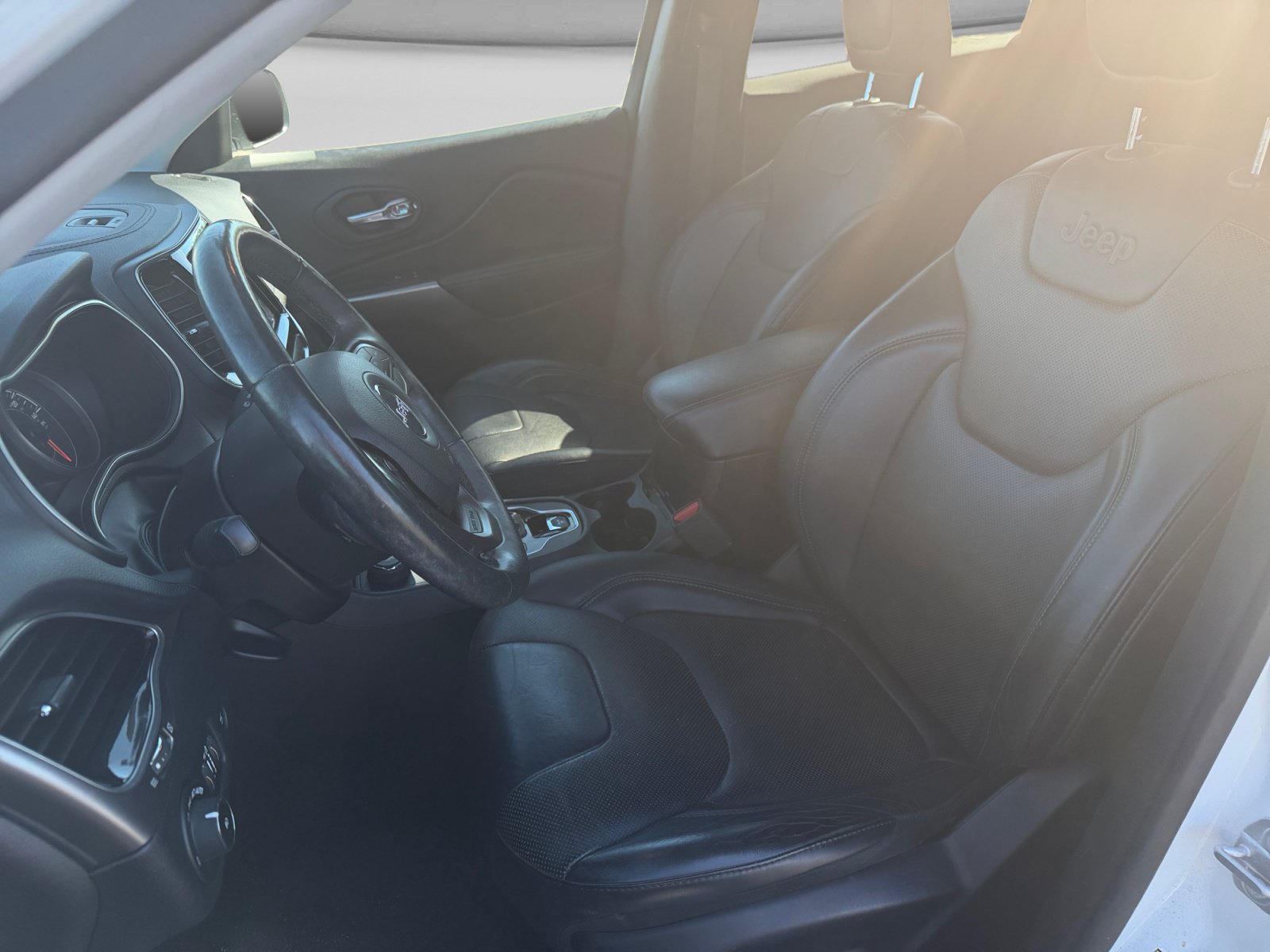 Used 2019 Jeep Cherokee Limited AWD/4WD image 20