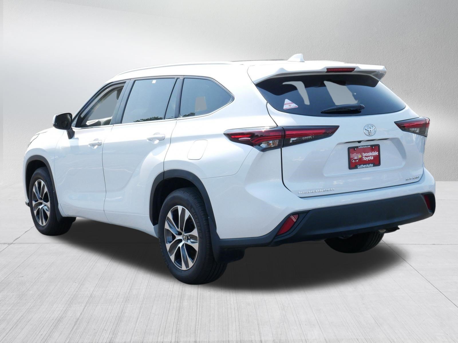 Certified 2026 Toyota Highlander XLE AWD/4WD image 5