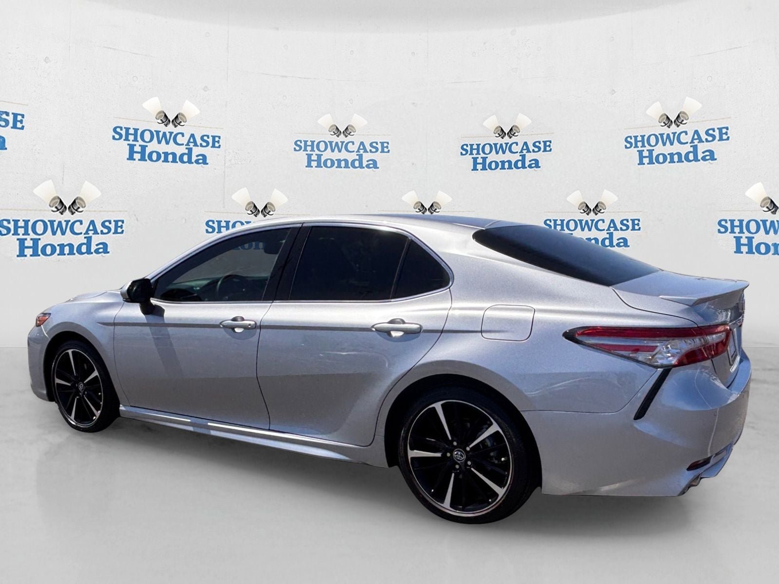 Used 2018 Toyota Camry XSE FWD image 5