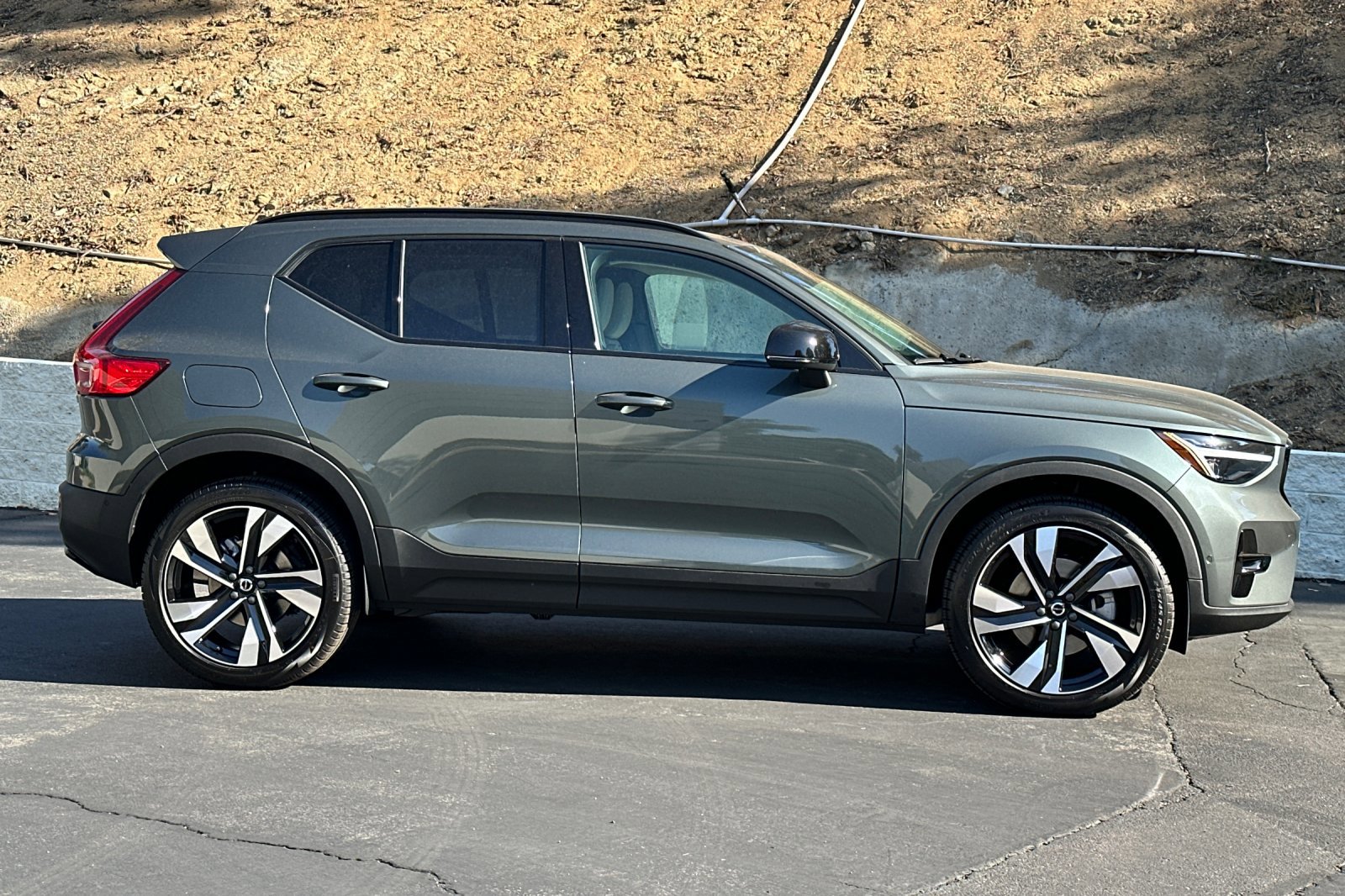 New 2026 Volvo XC40 B5 Ultra image 4