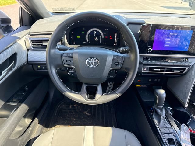 Used 2025 Toyota Camry SE w/ Convenience Package FWD image 19