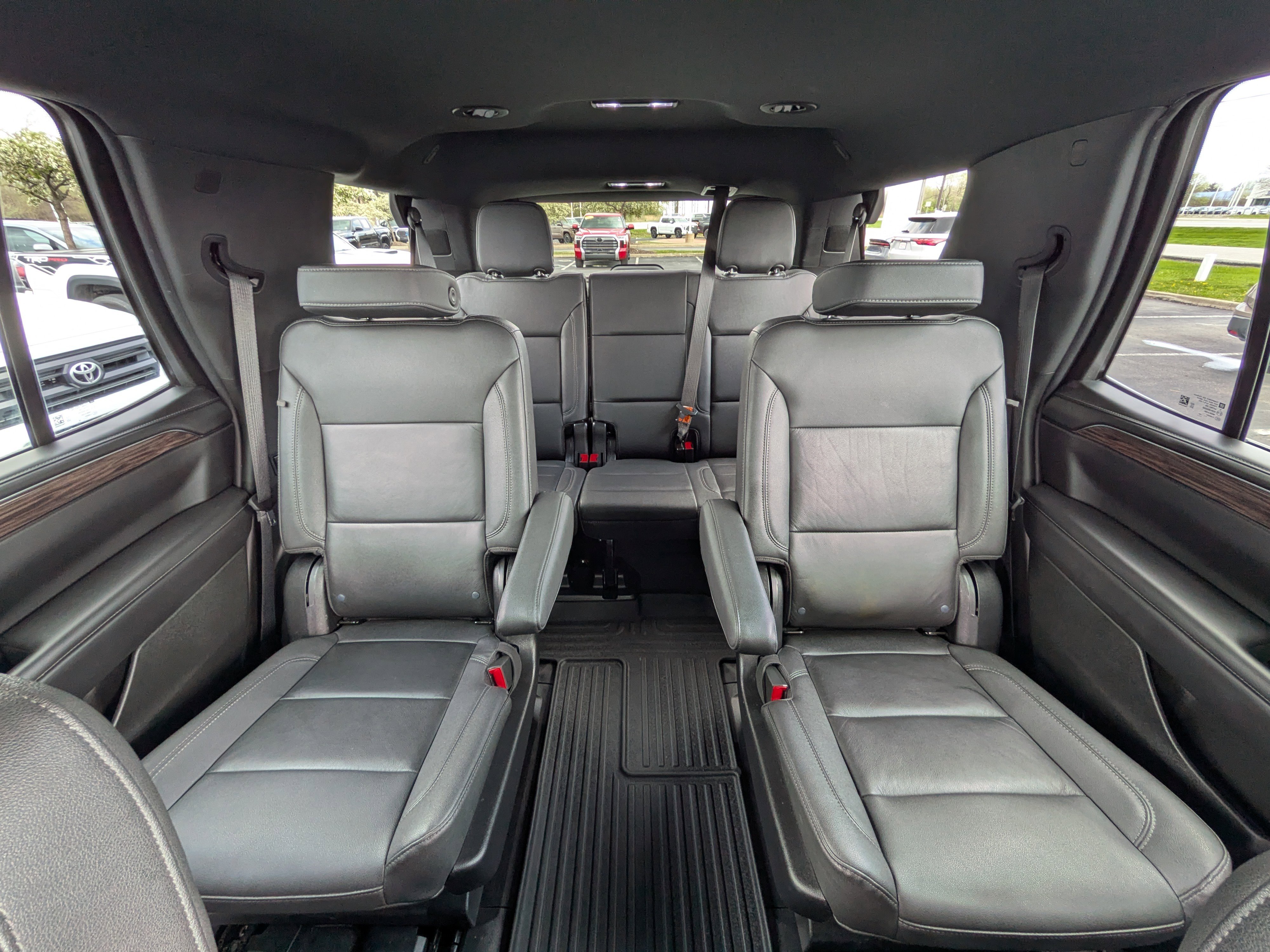 Used 2022 Chevrolet Tahoe LT w/ Luxury Package AWD/4WD image 21