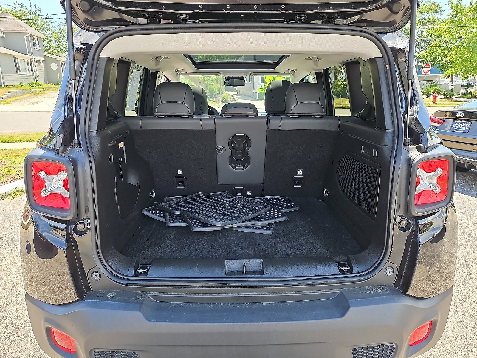 Used 2022 Jeep Renegade Limited w/ Sun, Sound & Wheels Group AWD/4WD image 29