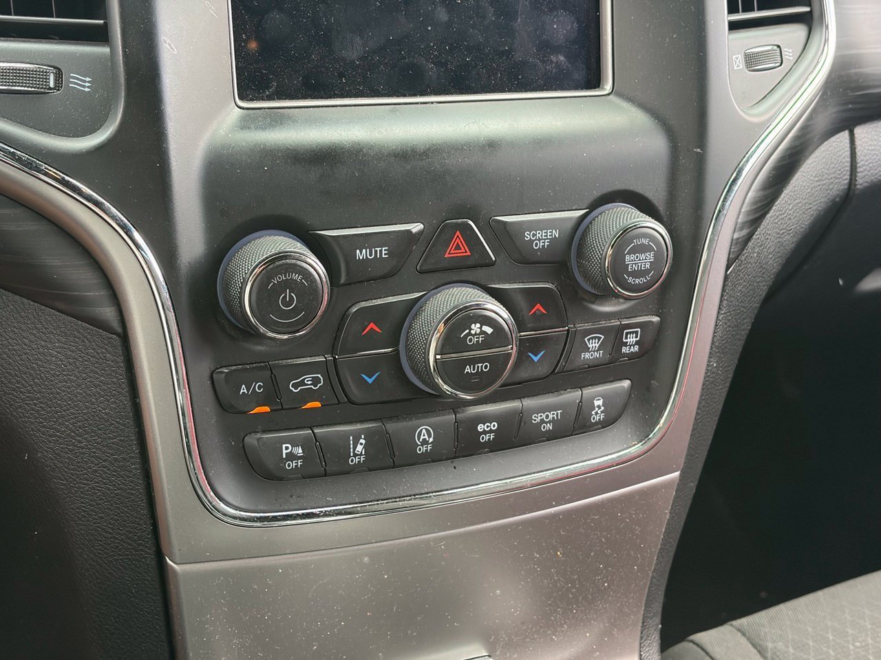 Used 2021 Jeep Grand Cherokee Laredo AWD/4WD image 9