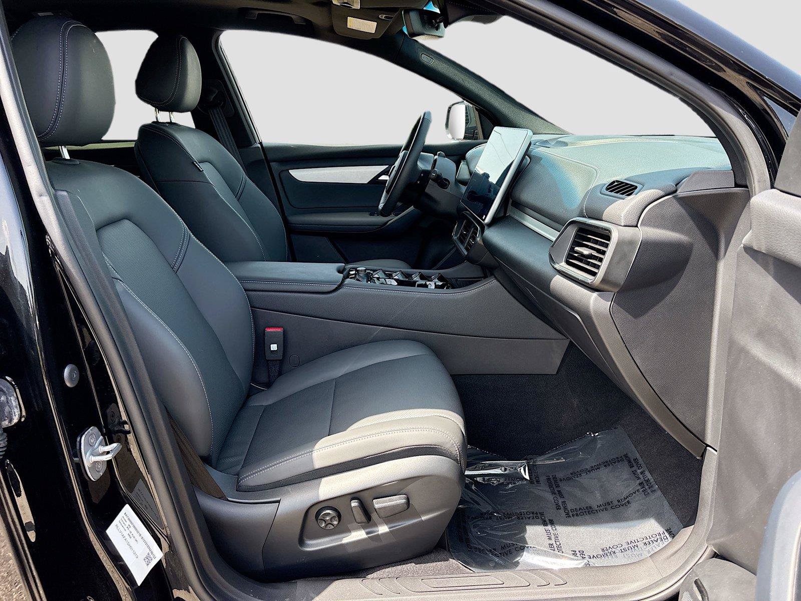 New 2025 VinFast VF 8 Plus AWD/4WD image 28