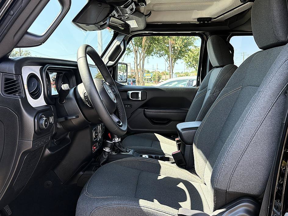 Used 2025 Jeep Wrangler Unlimited Sport AWD/4WD image 9