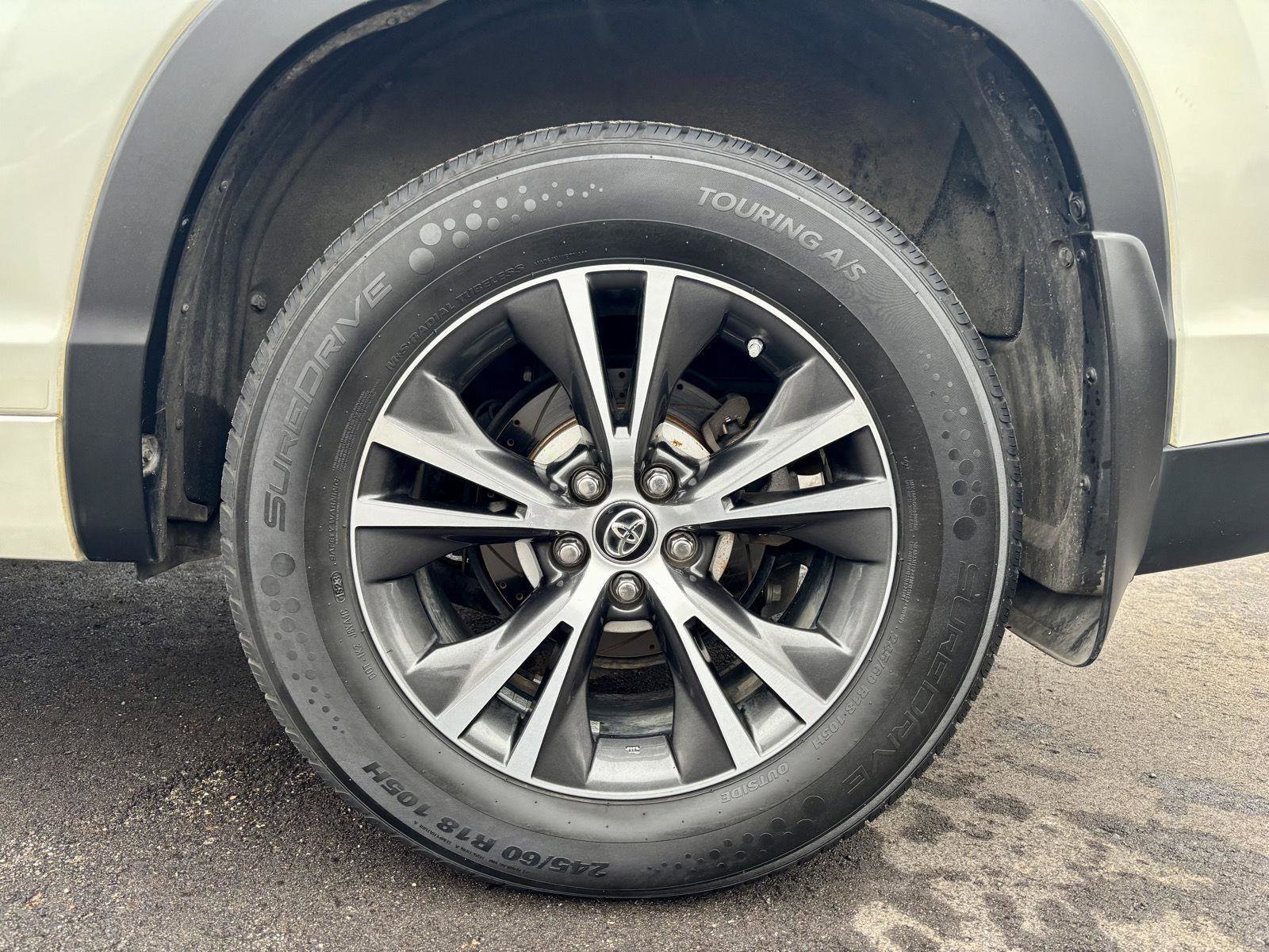 Used 2018 Toyota Highlander Plus AWD/4WD image 34