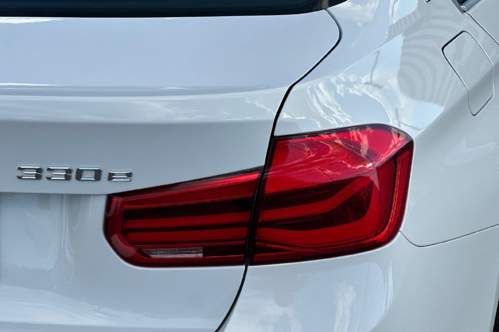 Used 2017 BMW 330e RWD image 33