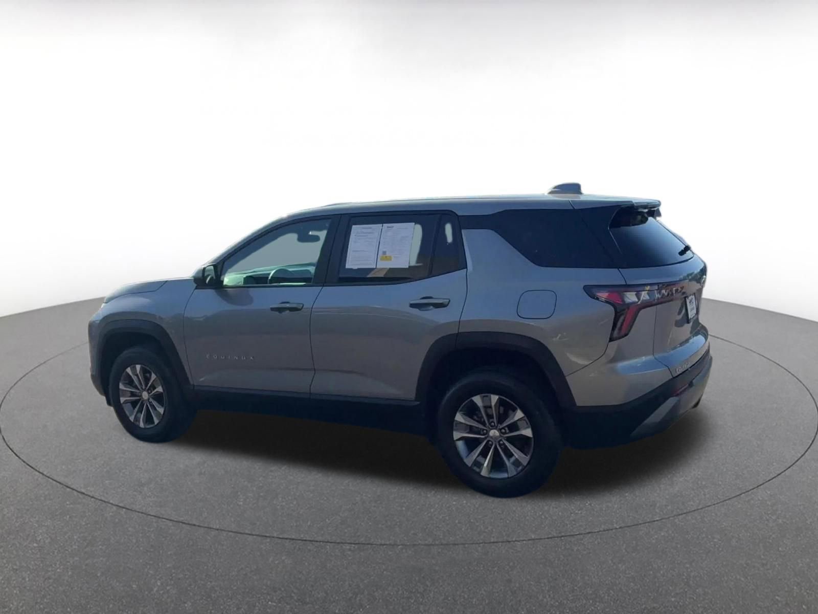 Used 2025 Chevrolet Equinox LT FWD image 10