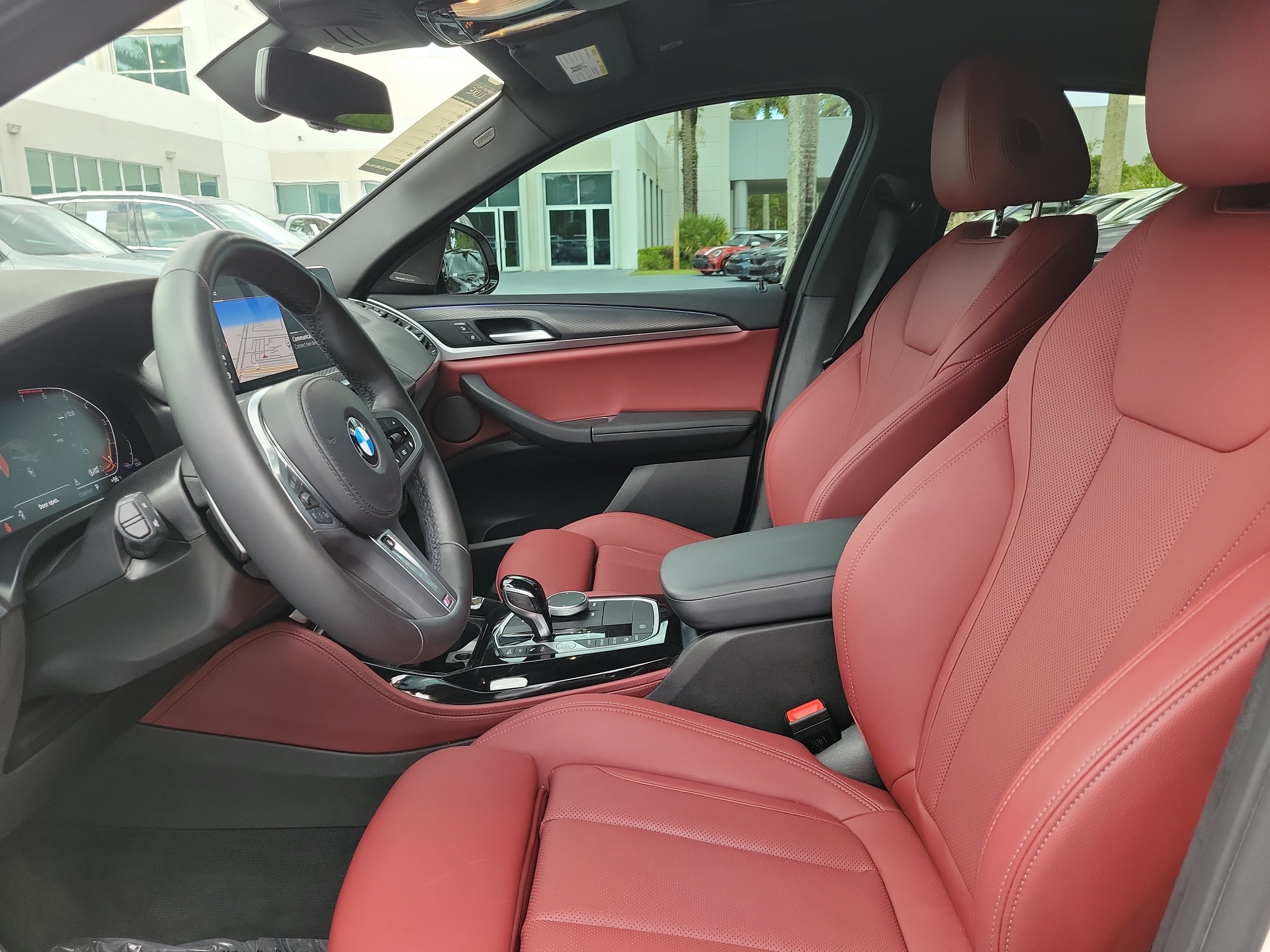 Certified 2025 BMW X4 xDrive30i w/ Premium Package AWD/4WD image 18