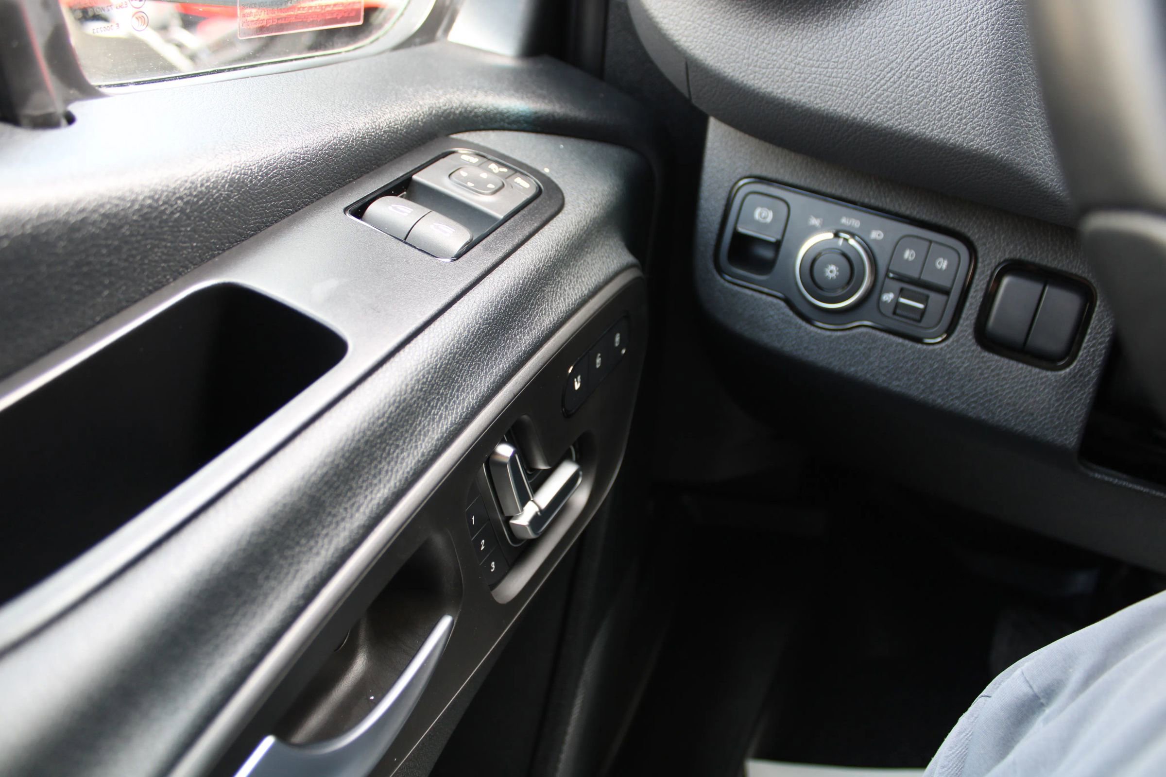 Used 2024 Mercedes-Benz Sprinter 2500 image 32