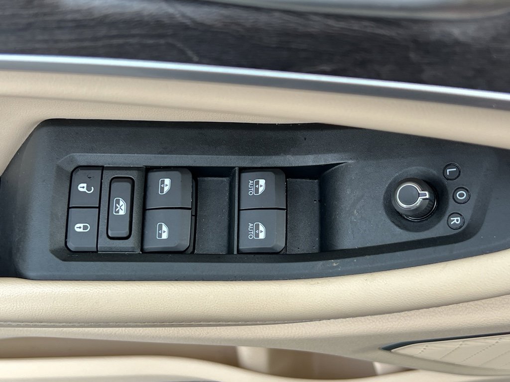 Used 2024 Jeep Grand Cherokee Limited w/ Luxury Tech Group II image 12