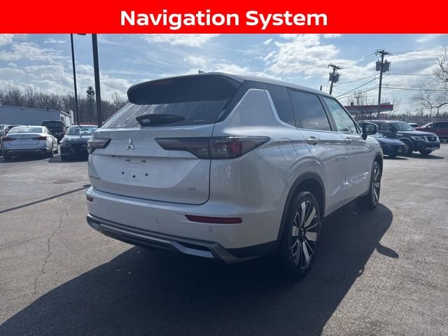 Used 2025 Mitsubishi Outlander SE AWD/4WD image 2