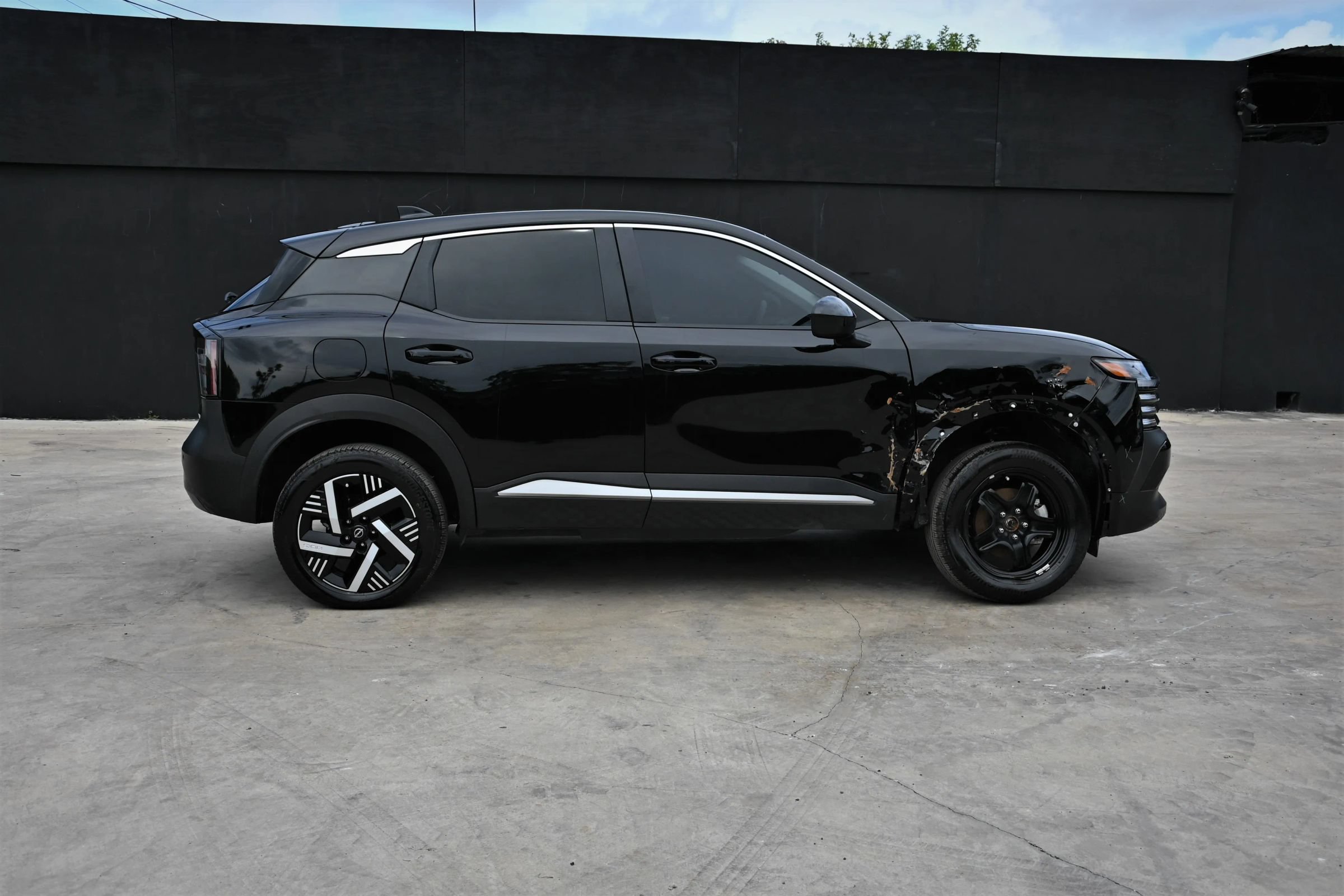 Used 2025 Nissan Kicks SV FWD image 7