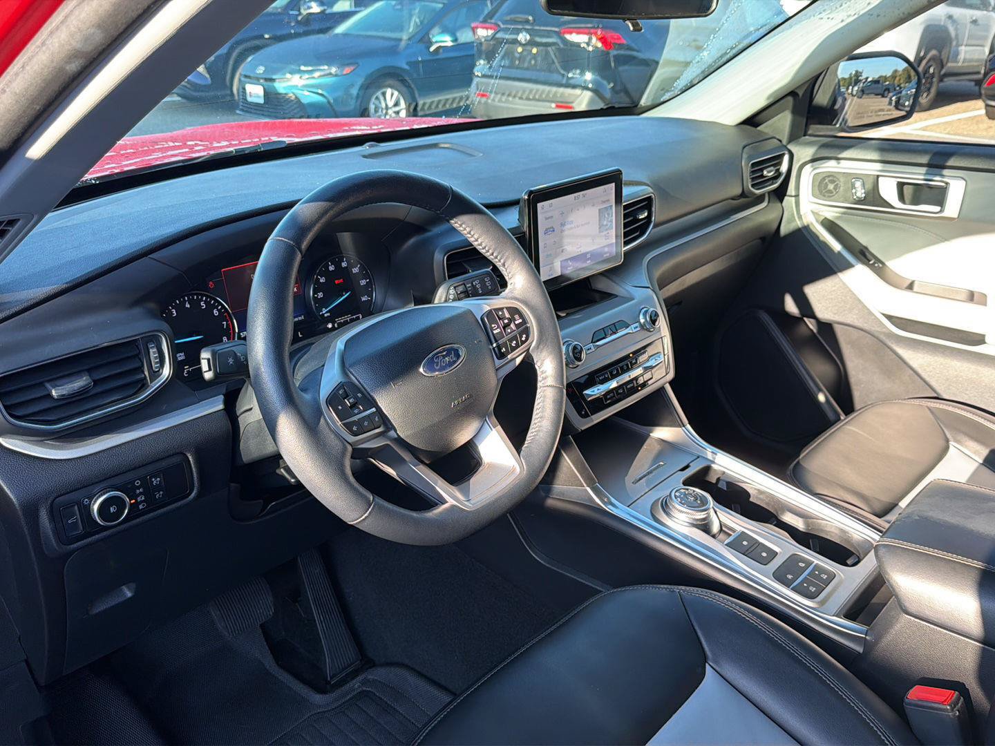 Used 2023 Ford Explorer XLT RWD image 19