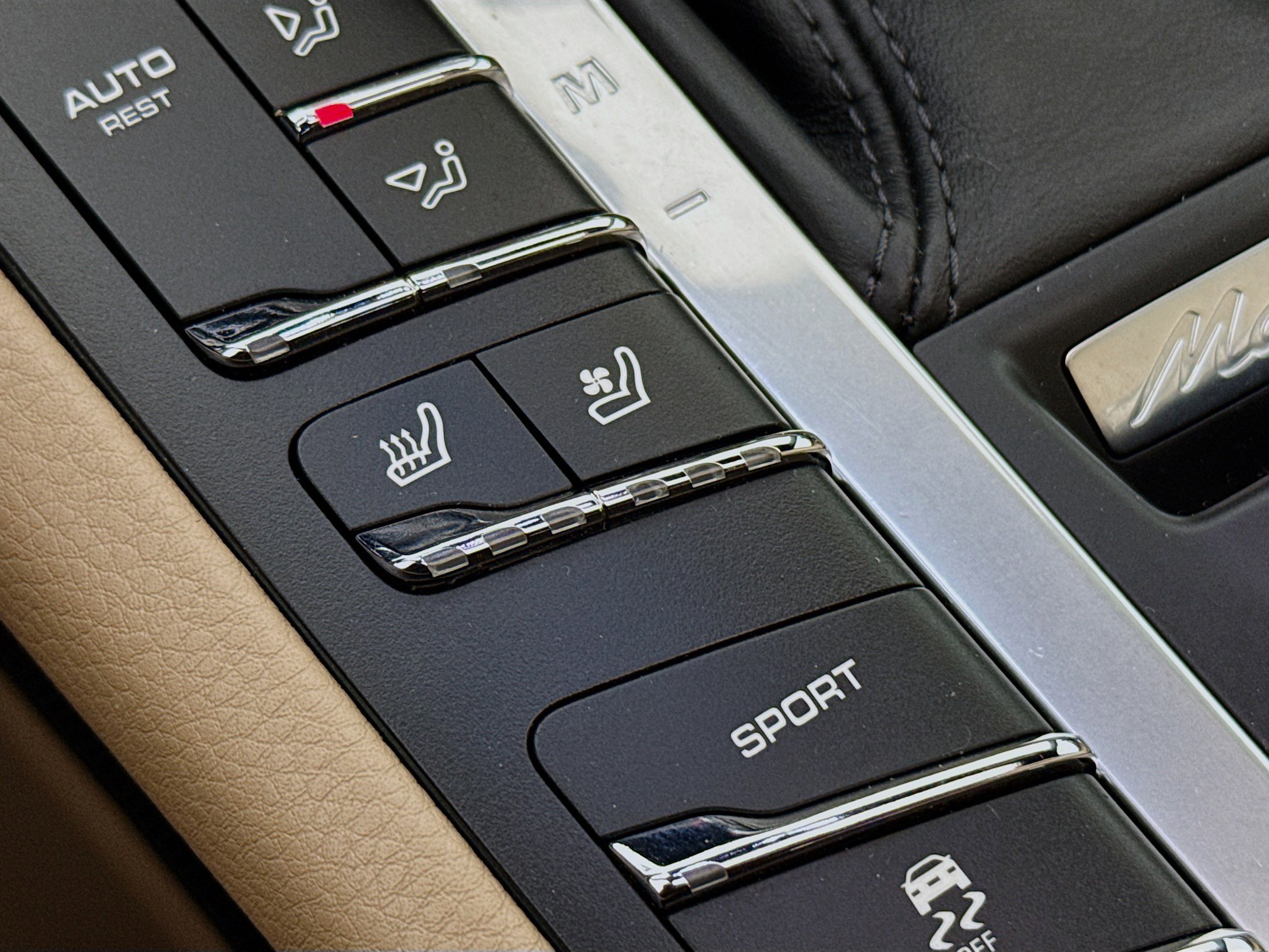 Used 2020 Porsche Macan Base image 23