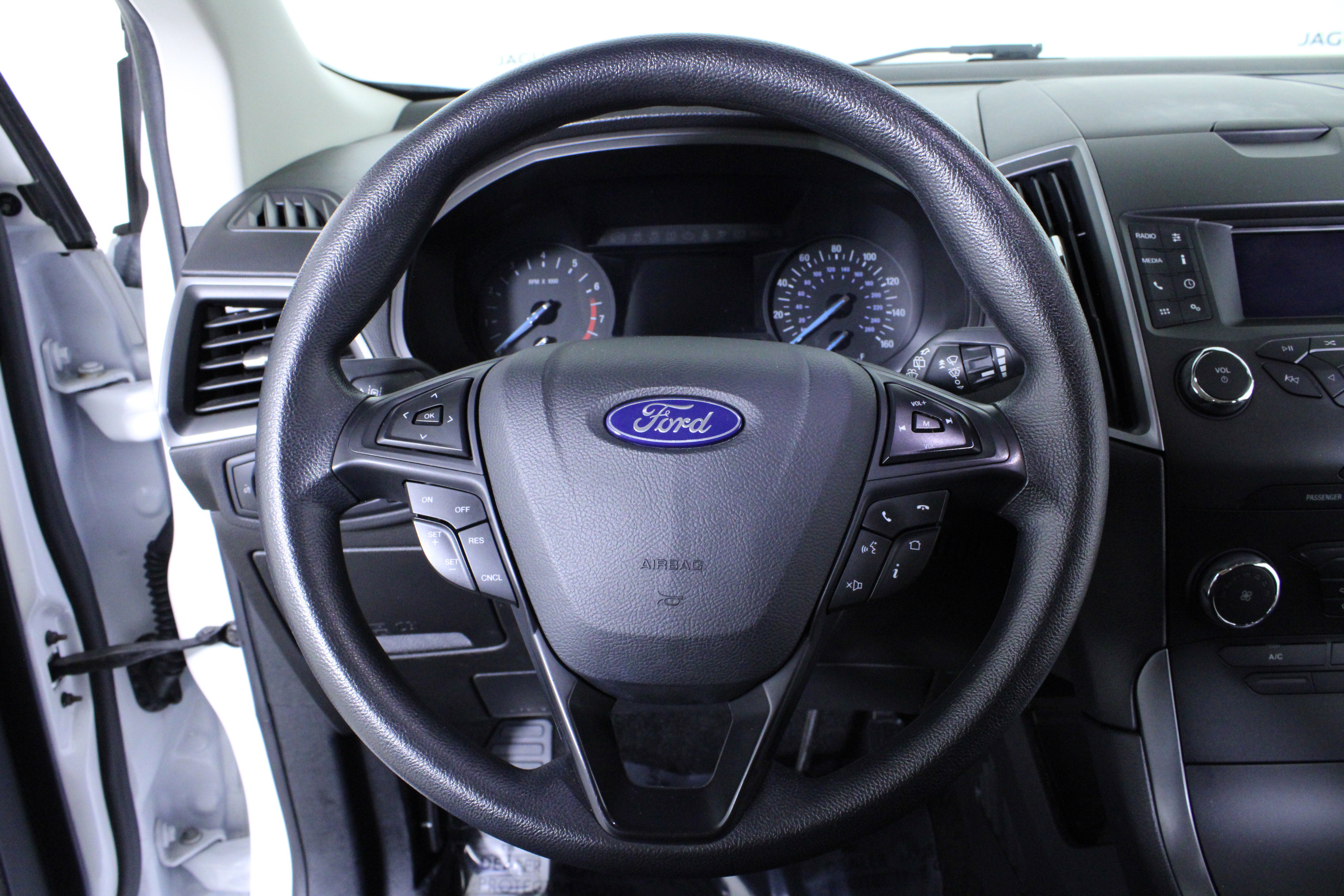 Used 2019 Ford Edge SE image 20