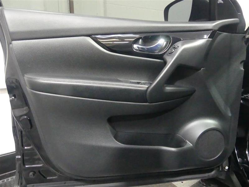 Used 2019 Nissan Rogue Sport SV image 19