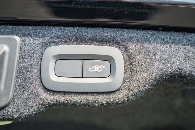 Used 2020 Volvo S60 T6 Momentum image 11