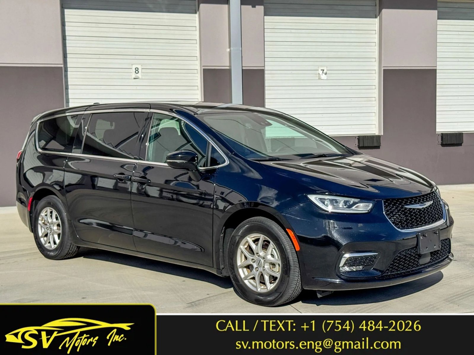 Used 2025 Chrysler Pacifica Select FWD image 1